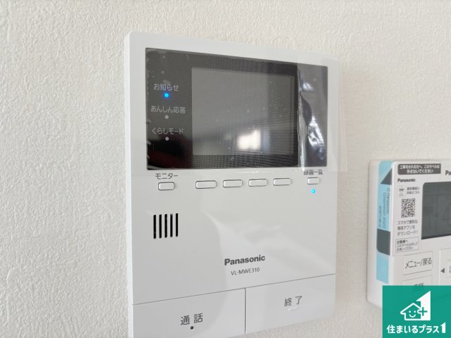 カラーモニターインターホン！声だけでなく来訪者の姿や顔がモニターで確認できるので、小さなお子様がいらっしゃるご家庭でも安心できます！