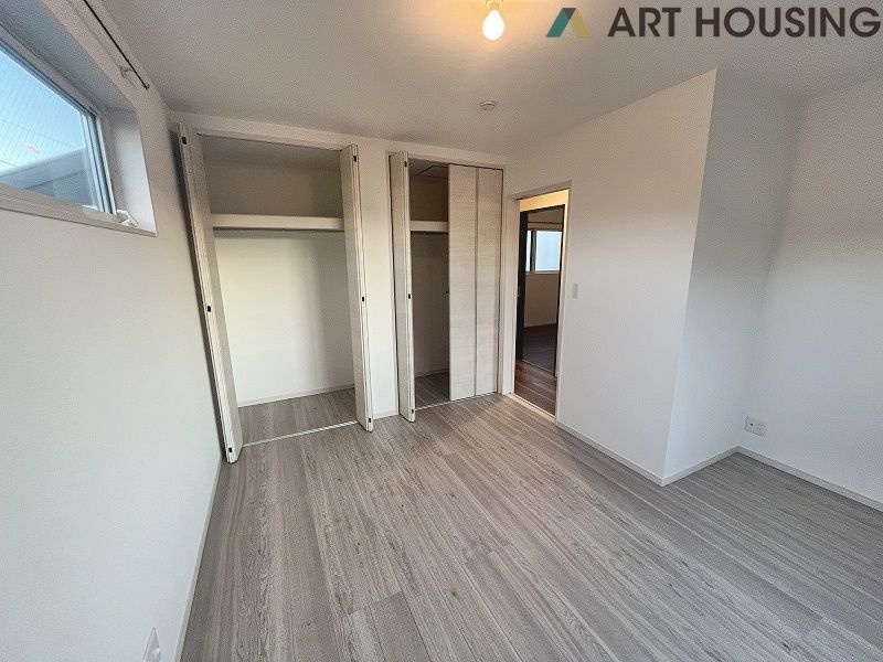 落ち着いて過ごせるお部屋なので、寝室にいかがでしょうか