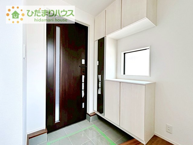 玄関が広いので親子で並んで仲良く靴が履けますね(^^)/