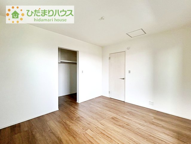 ゆとりのある主寝室！ご家族全員で寝れちゃいます♪