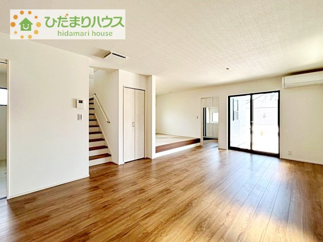 リビングの窓からはあたたかな日差しが差し込みます(* ▽ )