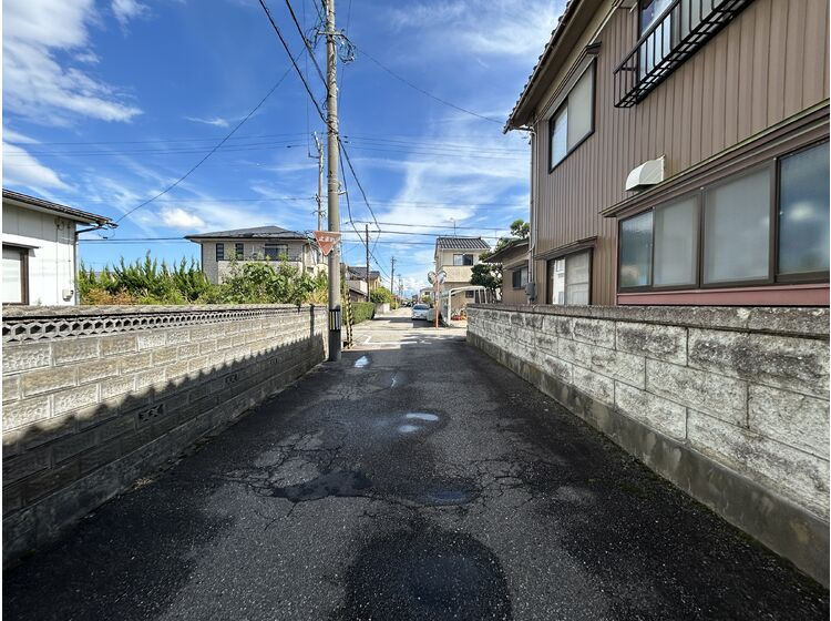 南側前面道路(東向き)