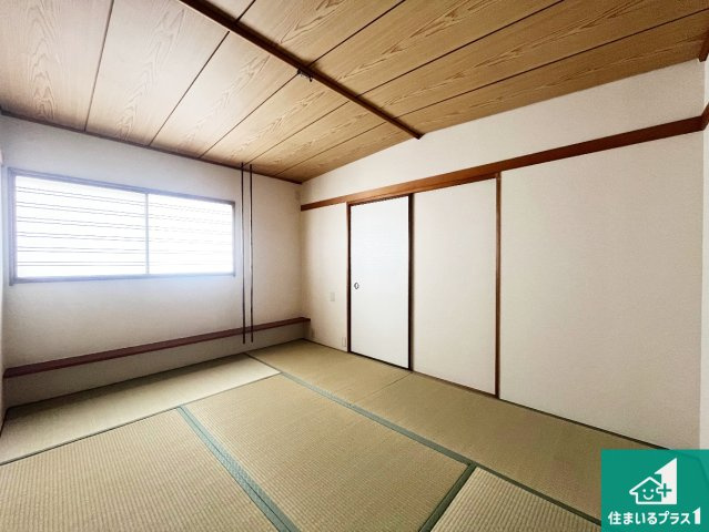 一室あると便利な和室は客間としてだけでなく、小さなお子様のプレイルームや食後のくつろぎスペースとしてもご利用いただけます。収納もついていますので大活！