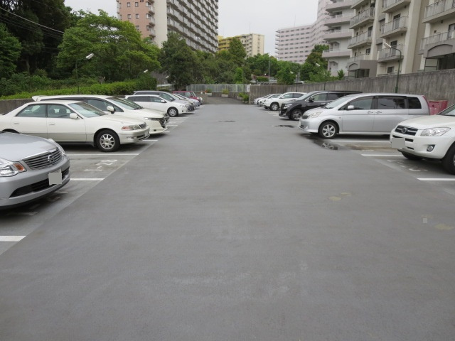 北側立体駐車場に隣接
