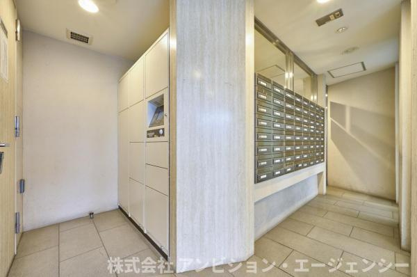 不在時も安心。利便性を高める大型宅配ボックス。