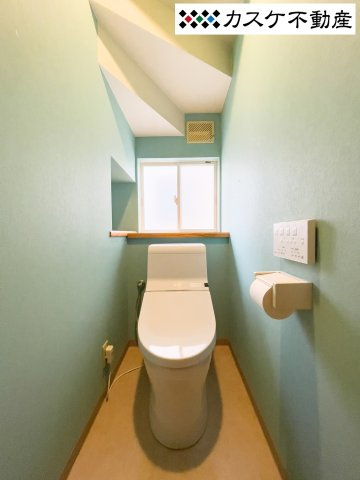 2019年に温水洗浄便座のトイレ交換をしております。天井・壁・床の内装も張替済みです。