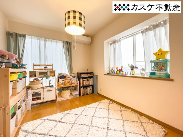 2階6帖の洋室（北側）です。こちらの部屋の照明は取り外しいたします。