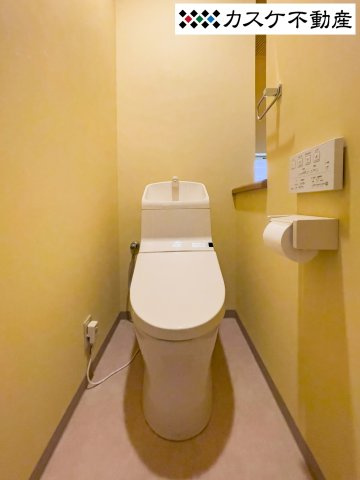 2019年に温水洗浄便座のトイレ交換をしております。天井・壁・床の内装も張替済みです。