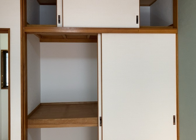 デザイン性を重視しすぎて収納が少なかった！なんてことにならないため、事前に現地で収納の数を確認しておくことをお勧めします。クローゼット以外にも床下収納や屋根裏収納、パントリーなどもチェックしましょう。