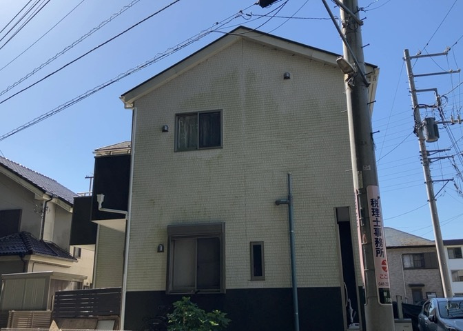 南側道路の場合は長い時間光を入れ込むことができるため、庭やリビングを道路側に持ってくることが多く土地価格も高い傾向にあります。一方北側道路だとリビングや庭が南側になりプライバシーを守ることができます。