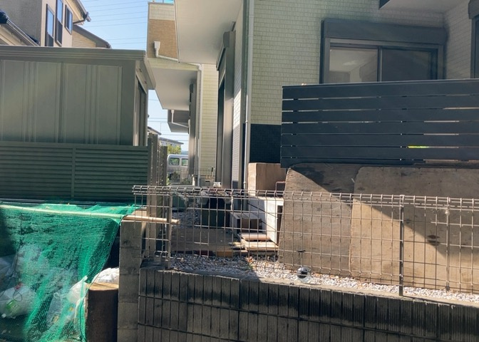 庭があることでガーデニングや家庭菜園はもちろん、こどもの遊び場やペットを放して遊ぶことができます。また、家の周囲に余裕があるということです。隣地との間があれば、十分な日当たりと、風通しが確保できます。