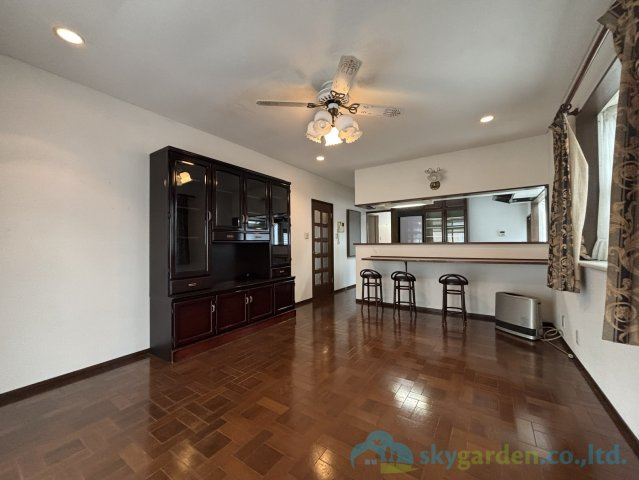 光と風があふれる開放的なリビングダイニングには自然と家族みんなが集まってきます。　