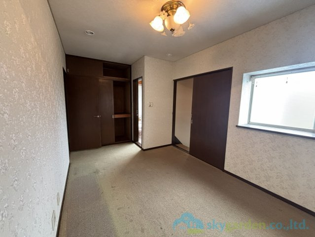 スタンダードな洋室です