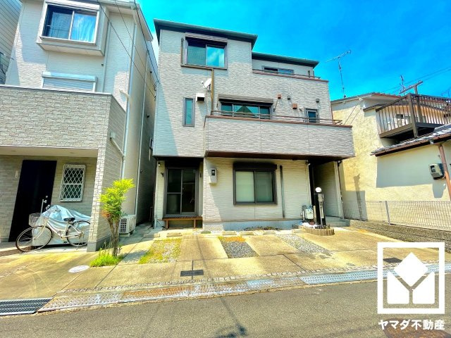 外観：326000200035