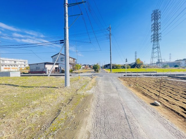 南東北東角地で陽当り良好・開放感のある立地です！敷地約65坪、お庭や駐車スペースも広く確保できるゆとりの住環境。理想の間取りやデザインでマイホームはいかがでしょうか。お気軽にお問い合わせください。