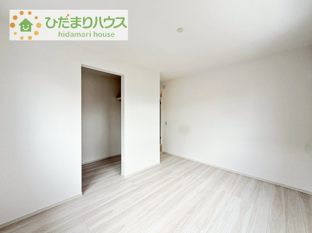 天井の高い主寝室♪ゆっくりと過ごせる大人のくつろぎ空間！