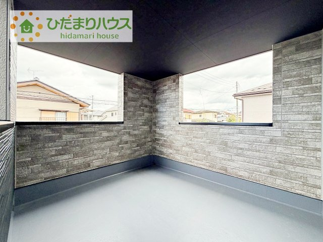 屋根付きの広々インナーバルコニーは、共働きのご家庭の強い味方！急な雨でもお洗濯物の心配がいりませんね(^^)/