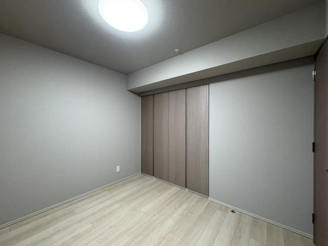明るいカラーのフローリングをセレクトし、お部屋全体がパッと華やぐ雰囲気に♪