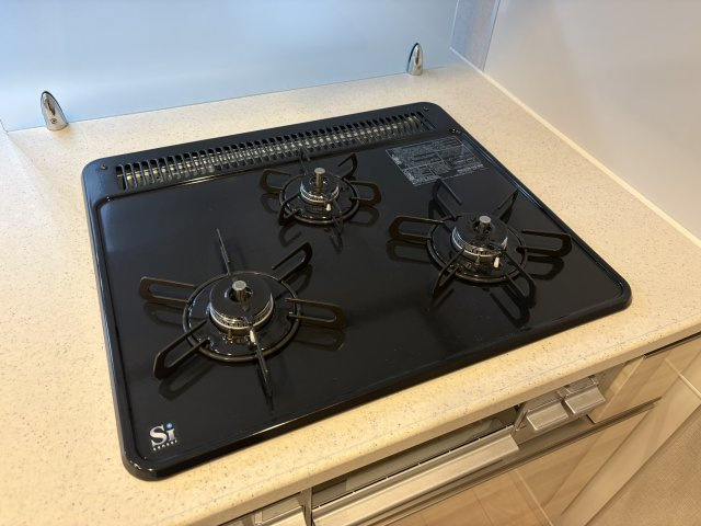 熱いものは熱いままで食卓へ♪3口コンロは使い勝手も◎