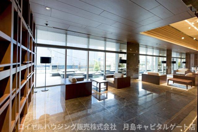 2階に高級感が漂うラウンジがございます　