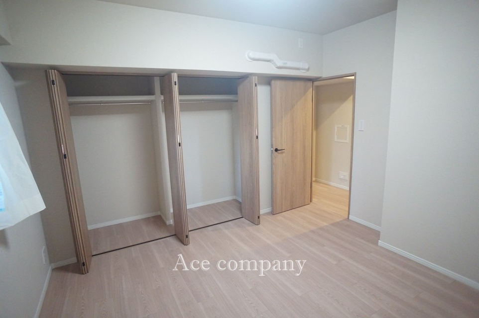 【サービスルーム：約7帖】大容量のクローゼット完備！エアコン先行配管済みです☆