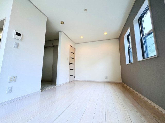 リビング・ダイニングが分かれている為、動線を作りやすい家具配置が行えます
