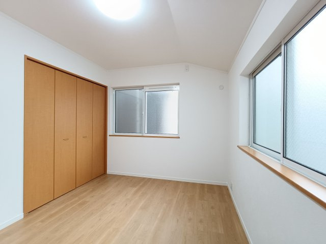 【洋室約6.0帖】　お子様の心と身体を見守る子供部屋として、思春期のプライバシーを重視したり、成長に合わせて机やベッドを自由にレイアウトできます。