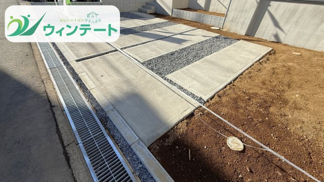 2台分の駐車スペースを確保。お子様の送迎や買い物の際にも便利な配置です。