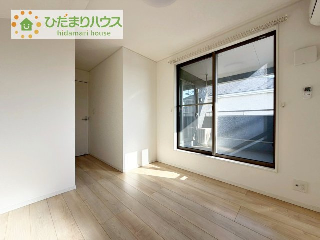 お掃除しやすく、清潔感を保てるのでダニも発生しにくいフローリング♪