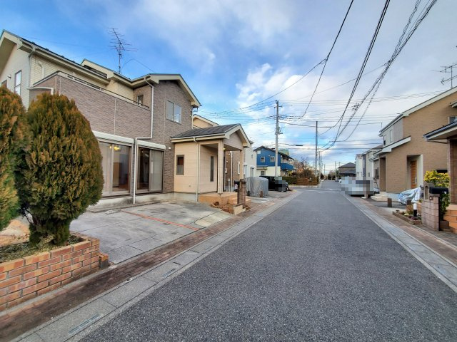 前面道路含む現地写真です