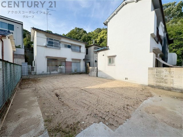土地面積83.92？。現況更地となっております。