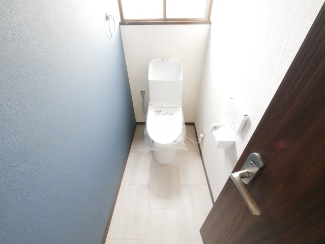 新品交換済みトイレ