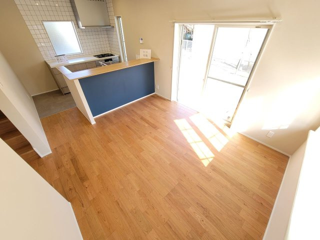 10.8帖のダイニング部分　とても明るいお部屋です。