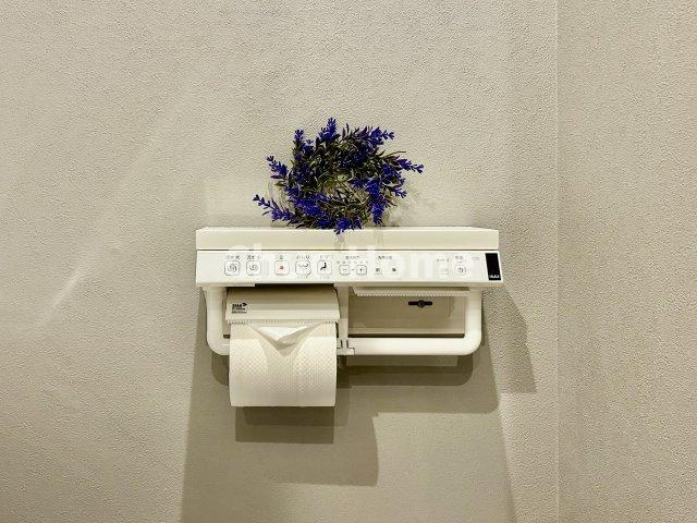 【ウォシュレット】清潔に使いたいお手洗いには最適な設備です。もちろんウォームレットも標準装備です。