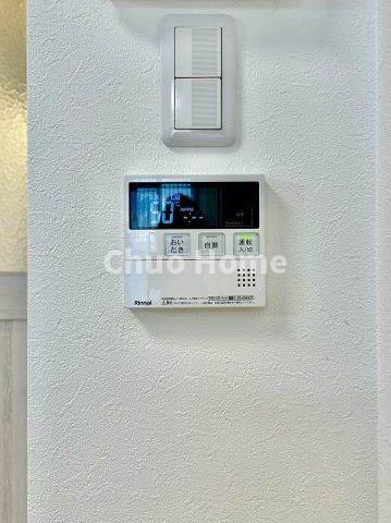【給湯リモコン】外での一日を忘れさせてくれるオートバス機能でお好みの湯量・温度に調整された浴槽。