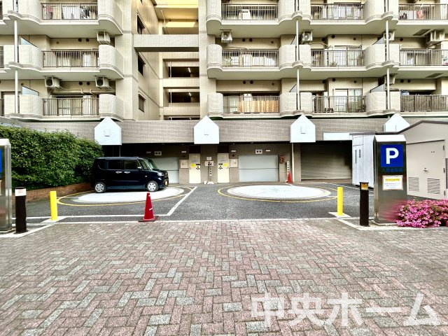 【敷地内駐車場】最新の空き状況や費用などの詳細は担当スタッフまでお問い合わせください。