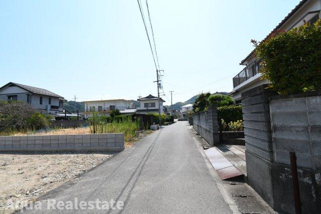 前面道路含む現地写真です