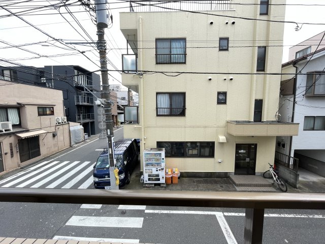 南向きで陽当たり良好のバルコニーです。