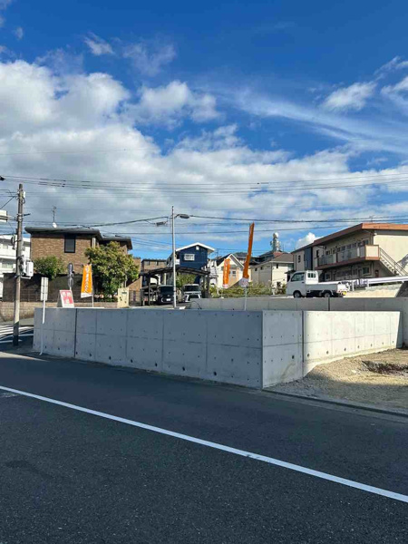 【葉山町二丁目（2期）の前面道路含む現地写真】