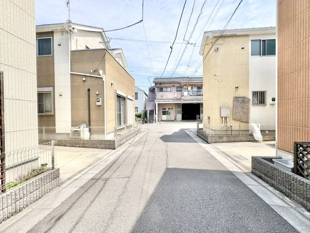 南東道路に面し陽当り良好！全居室に収納がある3LDK！キッチン・洗面・浴室がワンフロアにまとまり、家事がスムーズにこなせる間取りです！