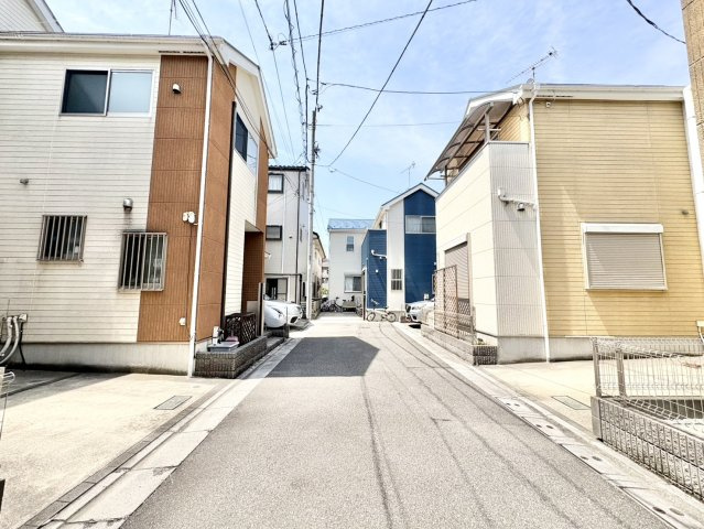 南東道路に面し陽当り良好！全居室に収納がある3LDK！キッチン・洗面・浴室がワンフロアにまとまり、家事がスムーズにこなせる間取りです！