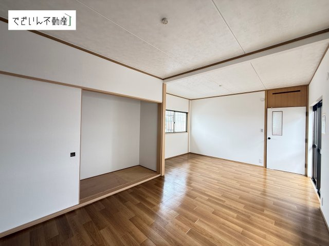 現地(2026年7月撮影)　2階10.5帖洋室