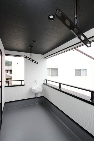 南向きの日当り＆風通し良好なバルコニー！天気の良い日には布団も十分に干せる高さと広さ◎【プラン例】建物価格2240万円、建物面積110.95？