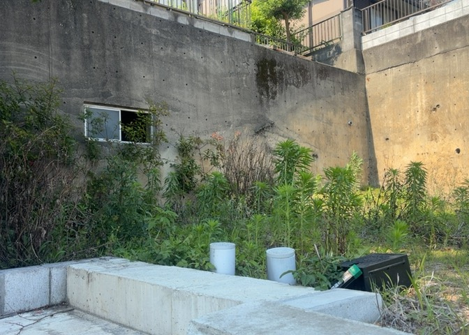 土地の形が極端に長細かったり、狭小地、あるいは道路との高低差がある傾斜地だった場合、後々売ろうとしても買い手がつかない場合もあります。後々、売却することになった時に価値の下がらない土地を選びましょう。