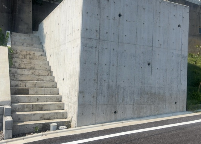隣家の土地はどうなっているのか、生活利便施設が近くにあるのか、学校まで近いかなど、お客様のライフスタイルにあわせたイメージが重要です。また、近くにあると困る施設が近くにないかも確認するといいでしょう。