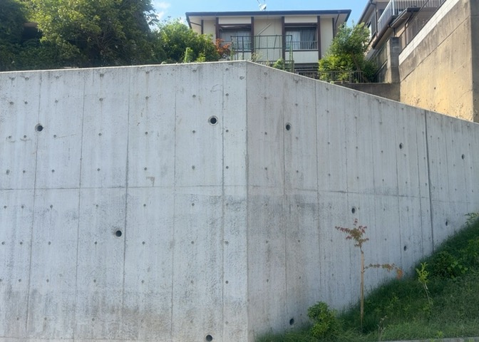 家を建てる前提で土地を探している場合、地盤の丈夫さは譲れない条件の一つです。地盤が脆弱だと追加工事が必要となります。また、過去に地盤沈下や液状化現象を起こした土地は、できるだけ避けた方がいいでしょう。