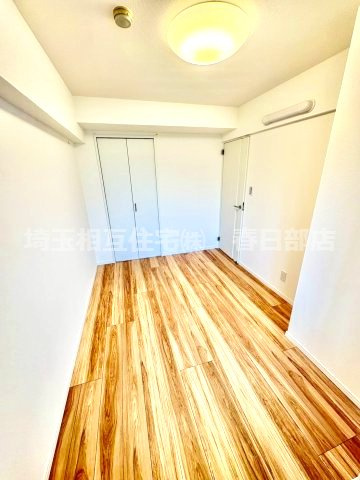 5．5帖　主寝室　全居室に収納があるので物の置き場に困りません。