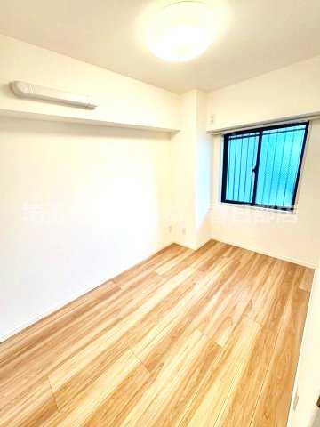 4．3帖　洋室　プライベートな空間だからこそシンプルに使いやすいデザインに。