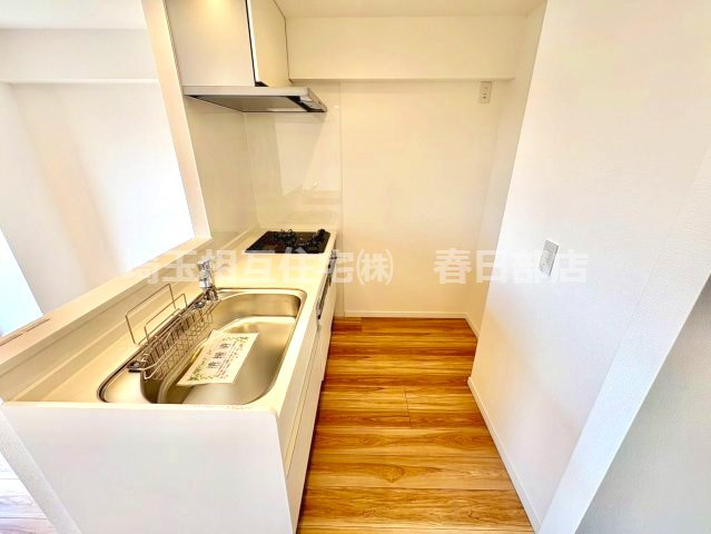 収納豊富で調理器具・調味料もスッキリ片づけられます。