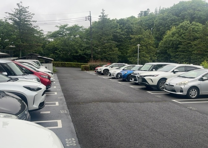 駐車場と明記されていても、最小スペースでつくられた駐車場だと大型車は駐車できなかったり、出入りしにくくなったりする可能性があります。お車のサイズと購入したい物件の駐車場のサイズを現地で確認しましょう。